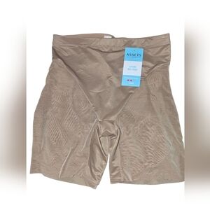 Womens Assets By Spanx Booty Lifting Midthigh Shaping Shorts, Small, NWT!!!